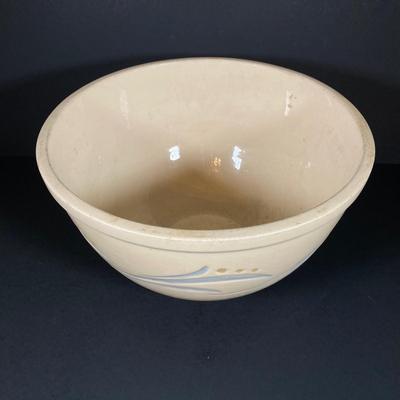 LOT 352: Vintage USA Pottery - Roseville Pottery Bowl, Watt USA Oven Ware and More