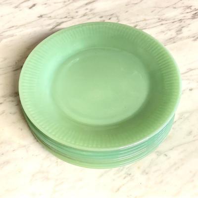 LOT 356: Large Anchor Hocking Jadeite Fire King Oven Ware Collection