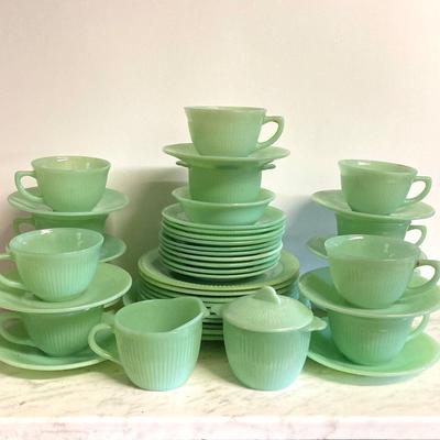 LOT 356: Large Anchor Hocking Jadeite Fire King Oven Ware Collection