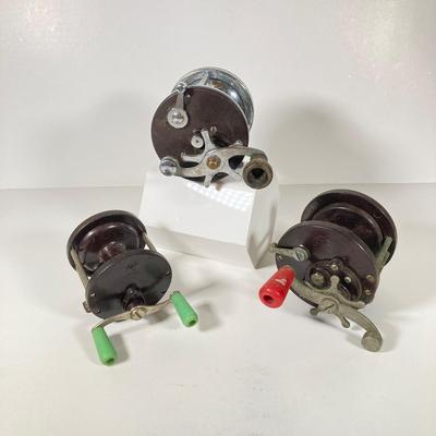 LOT 362: Collection of Fishing Reels - Fox Co Phila PA, Penn No 77 and No 85