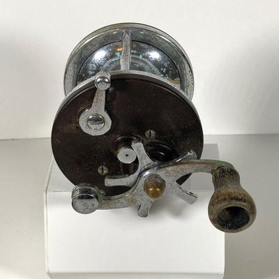 LOT 362: Collection of Fishing Reels - Fox Co Phila PA, Penn No 77 and No 85