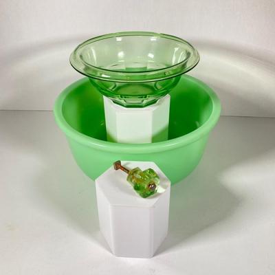 LOT 367: Collection of Uranium Glass - Star-Rite Magic Maid Mixing Bowl Model B , Glass Bowl and Cabinet Knob