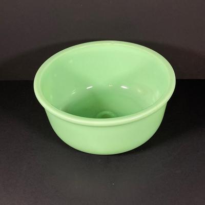LOT 367: Collection of Uranium Glass - Star-Rite Magic Maid Mixing Bowl Model B , Glass Bowl and Cabinet Knob