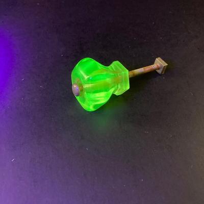 LOT 367: Collection of Uranium Glass - Star-Rite Magic Maid Mixing Bowl Model B , Glass Bowl and Cabinet Knob