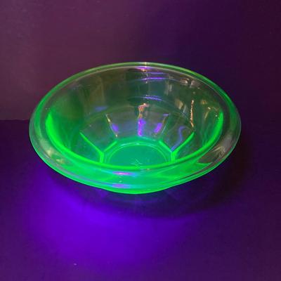 LOT 367: Collection of Uranium Glass - Star-Rite Magic Maid Mixing Bowl Model B , Glass Bowl and Cabinet Knob