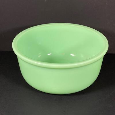 LOT 367: Collection of Uranium Glass - Star-Rite Magic Maid Mixing Bowl Model B , Glass Bowl and Cabinet Knob