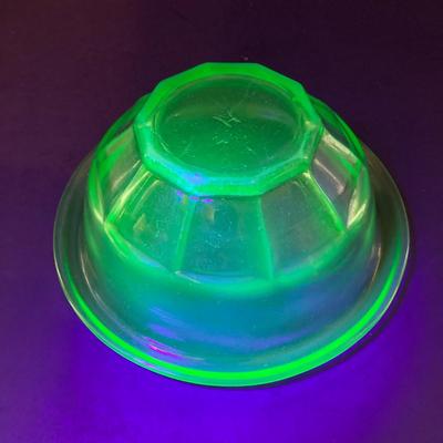 LOT 367: Collection of Uranium Glass - Star-Rite Magic Maid Mixing Bowl Model B , Glass Bowl and Cabinet Knob