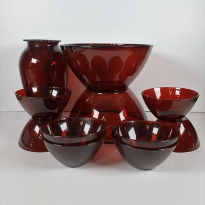 LOT 379: Vintage Arcoroc Ruby Red Bowls & Ruby Red Vase