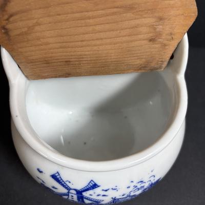 LOT 384: Blue & White Collection: Williamsburg Restoration Ware, Delft Colbalt Salt/Pepper, Porcelain Salt Cellar w/Wooden Lid,...