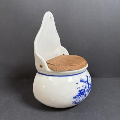 LOT 384: Blue & White Collection: Williamsburg Restoration Ware, Delft Colbalt Salt/Pepper, Porcelain Salt Cellar w/Wooden Lid,...