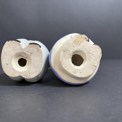 LOT 384: Blue & White Collection: Williamsburg Restoration Ware, Delft Colbalt Salt/Pepper, Porcelain Salt Cellar w/Wooden Lid,...