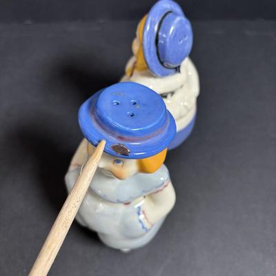 LOT 384: Blue & White Collection: Williamsburg Restoration Ware, Delft Colbalt Salt/Pepper, Porcelain Salt Cellar w/Wooden Lid,...