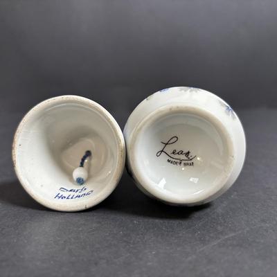 LOT 384: Blue & White Collection: Williamsburg Restoration Ware, Delft Colbalt Salt/Pepper, Porcelain Salt Cellar w/Wooden Lid,...