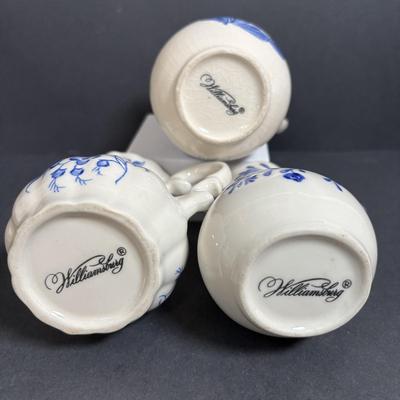 LOT 384: Blue & White Collection: Williamsburg Restoration Ware, Delft Colbalt Salt/Pepper, Porcelain Salt Cellar w/Wooden Lid,...
