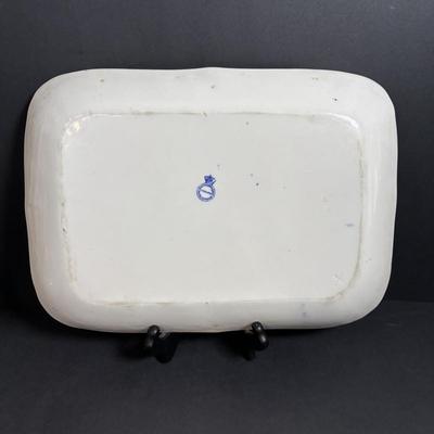 LOT 384: Blue & White Collection: Williamsburg Restoration Ware, Delft Colbalt Salt/Pepper, Porcelain Salt Cellar w/Wooden Lid,...