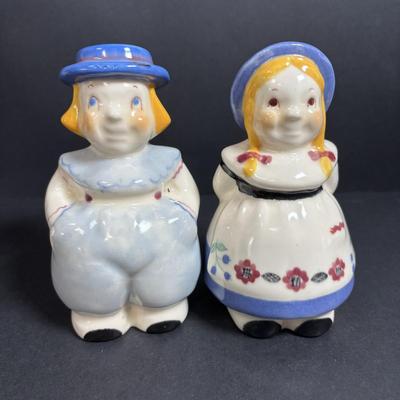 LOT 384: Blue & White Collection: Williamsburg Restoration Ware, Delft Colbalt Salt/Pepper, Porcelain Salt Cellar w/Wooden Lid,...