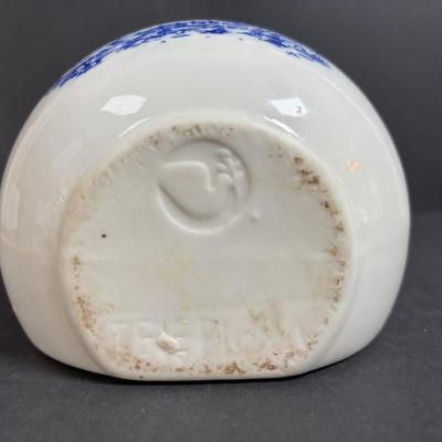 LOT 384: Blue & White Collection: Williamsburg Restoration Ware, Delft Colbalt Salt/Pepper, Porcelain Salt Cellar w/Wooden Lid,...