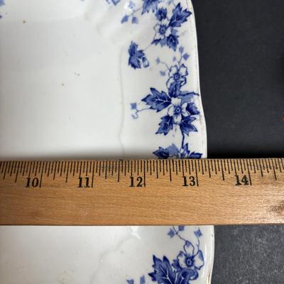 LOT 384: Blue & White Collection: Williamsburg Restoration Ware, Delft Colbalt Salt/Pepper, Porcelain Salt Cellar w/Wooden Lid,...