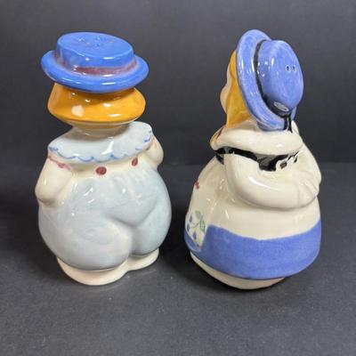 LOT 384: Blue & White Collection: Williamsburg Restoration Ware, Delft Colbalt Salt/Pepper, Porcelain Salt Cellar w/Wooden Lid,...