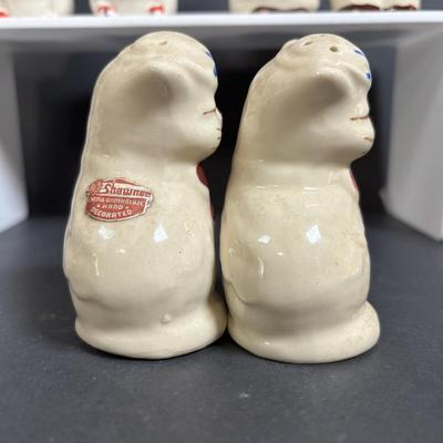 LOT 385: Vintage Shawnee Salt &n Pepper Shakers