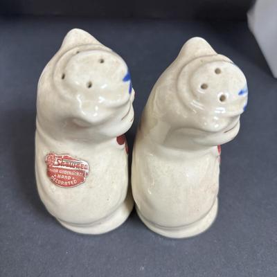 LOT 385: Vintage Shawnee Salt &n Pepper Shakers