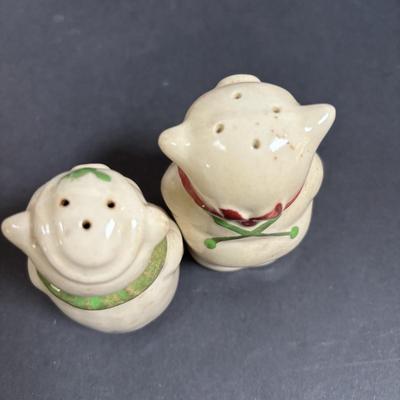 LOT 385: Vintage Shawnee Salt &n Pepper Shakers