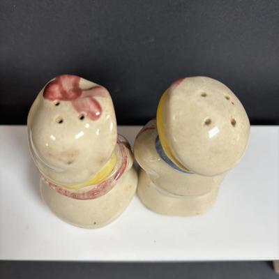 LOT 385: Vintage Shawnee Salt &n Pepper Shakers