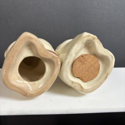 LOT 385: Vintage Shawnee Salt &n Pepper Shakers