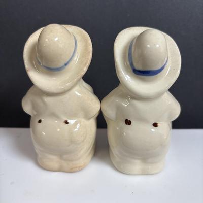LOT 385: Vintage Shawnee Salt &n Pepper Shakers