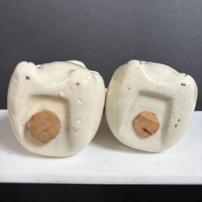 LOT 385: Vintage Shawnee Salt &n Pepper Shakers