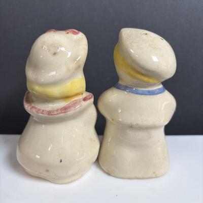 LOT 385: Vintage Shawnee Salt &n Pepper Shakers