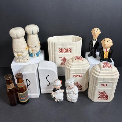 LOT 386: Collection of Six Vintage Salt/Pepper Shakers