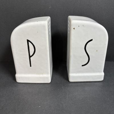 LOT 386: Collection of Six Vintage Salt/Pepper Shakers