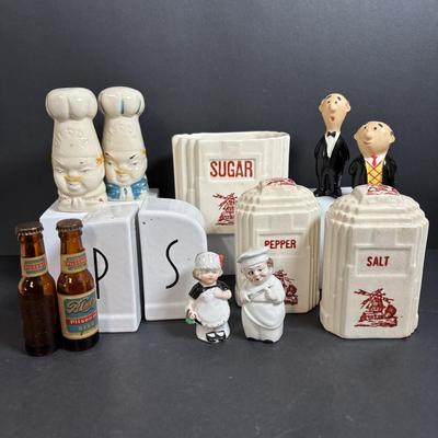 LOT 386: Collection of Six Vintage Salt/Pepper Shakers
