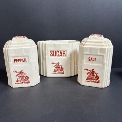 LOT 386: Collection of Six Vintage Salt/Pepper Shakers