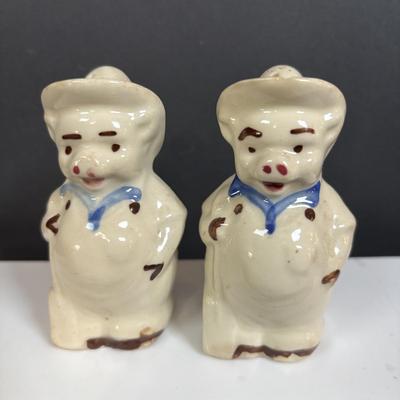 LOT 387: Vintage Salt & Pepper Shakers Featuring RCA Victor "Nipper" the Dog