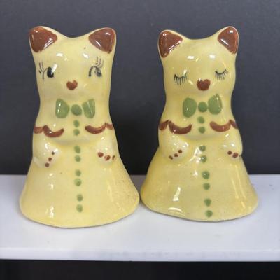 LOT 388: Collection of 6 Vintage Salt & Pepper Shakers