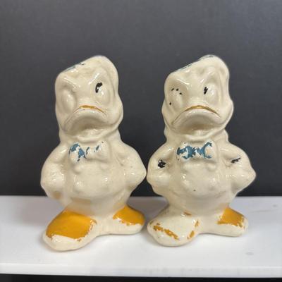 LOT 388: Collection of 6 Vintage Salt & Pepper Shakers