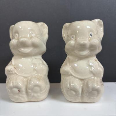 LOT 388: Collection of 6 Vintage Salt & Pepper Shakers