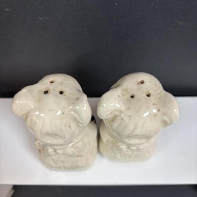 LOT 388: Collection of 6 Vintage Salt & Pepper Shakers