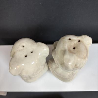 LOT 388: Collection of 6 Vintage Salt & Pepper Shakers