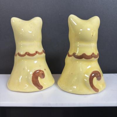 LOT 388: Collection of 6 Vintage Salt & Pepper Shakers