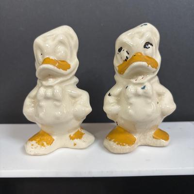 LOT 388: Collection of 6 Vintage Salt & Pepper Shakers