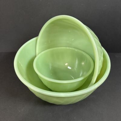 LOT 391: Set of 3 Unmarked Jadeite Mixing Bowls