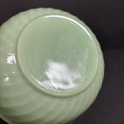 LOT 391: Set of 3 Unmarked Jadeite Mixing Bowls