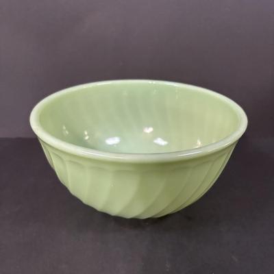 LOT 392: Vintage Jadeite Mixing Bowl and Art Deco Vases along with an Art Deco "Oyster & Pear White with Green" Leaf Candy...