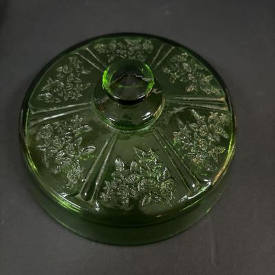 LOT 394: Vintage Covered Butter/Cheese Dishes