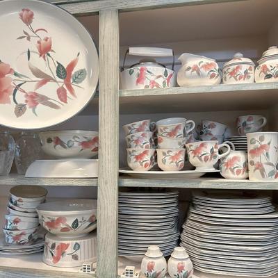 Kitchen Lot - 1 -Mikasa Silk Flowers 16 dinner plates plus everything pictured