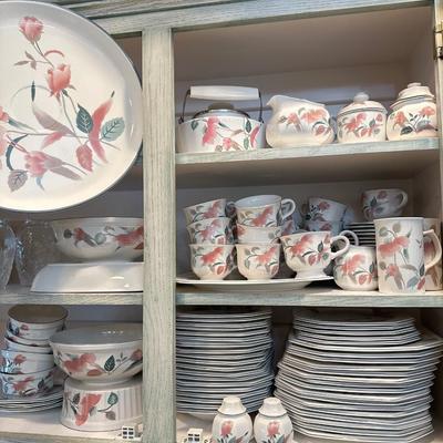 Kitchen Lot - 1 -Mikasa Silk Flowers 16 dinner plates plus everything pictured
