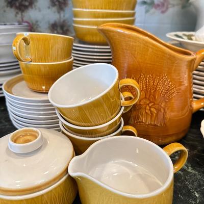 Kitchen Lot - 3- Franciscan Discovery 6 dinner plates plus everything pictured